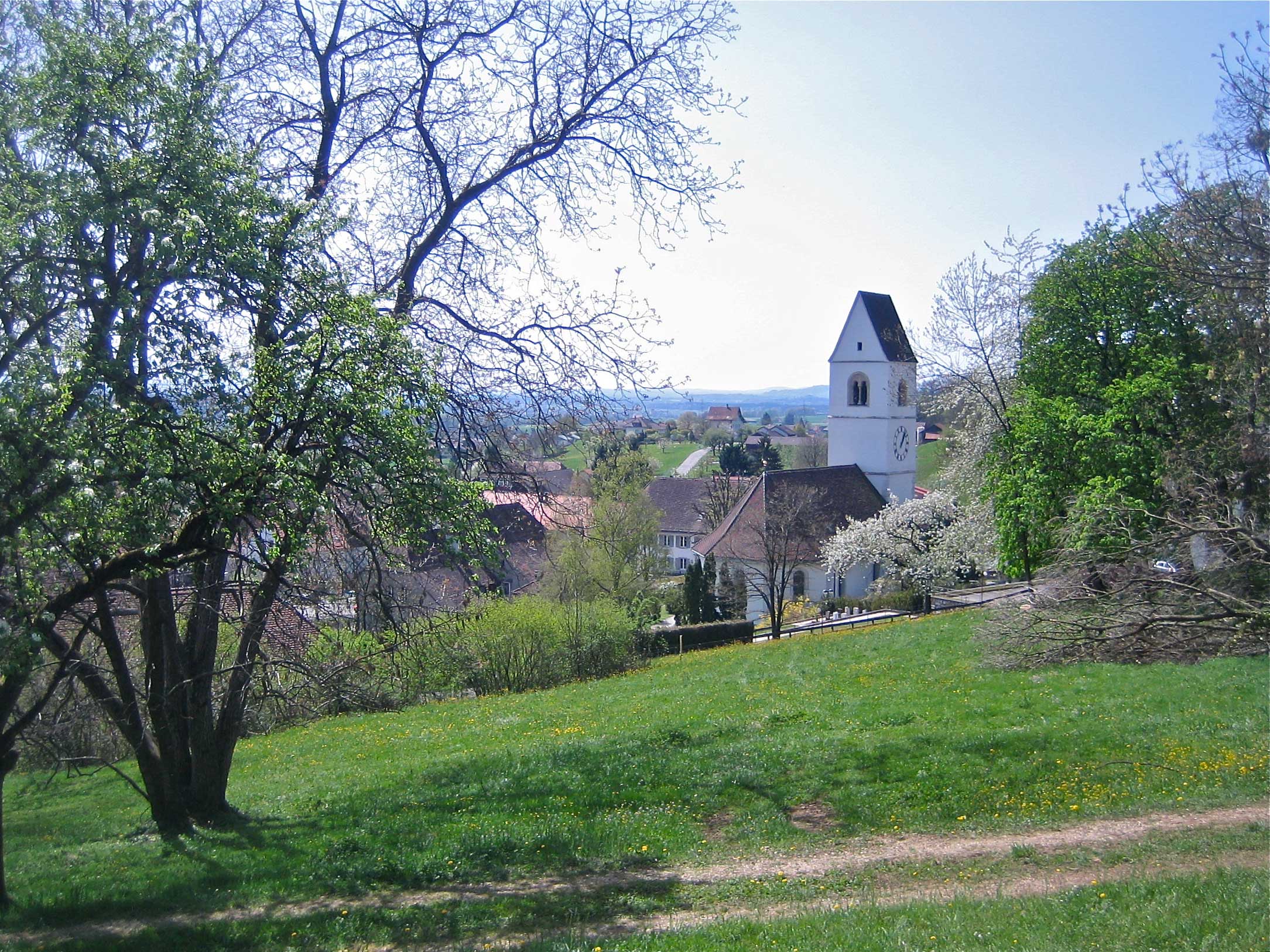 Oberbipp: Blick auf Kirche und Dorf